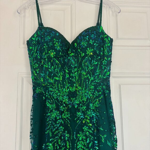 ellie wilde Dresses & Skirts - Emerald Ellie Wilde Prom Dress Size 0